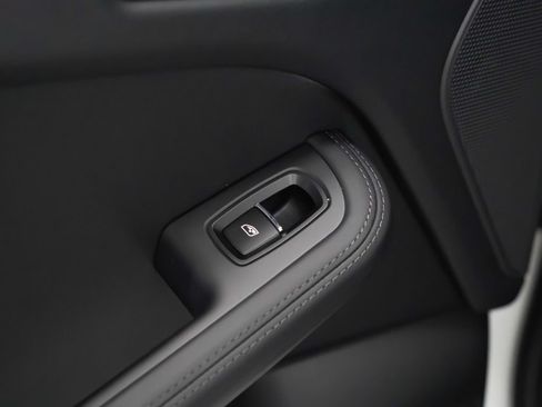 Certified 2026 Porsche Macan Turbo AWD/4WD image 16