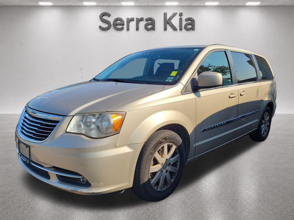 Used 2015 Chrysler Town & Country Touring FWD image 1