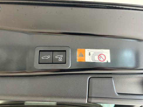 New 2026 Toyota RAV4 XSE w/ Panoramic Sun Roof Package AWD/4WD image 9