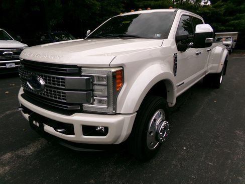 Used 2017 Ford F450 Platinum w/ Platinum Ultimate Package AWD/4WD image 4