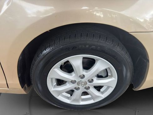 Used 2010 Toyota Camry LE image 25