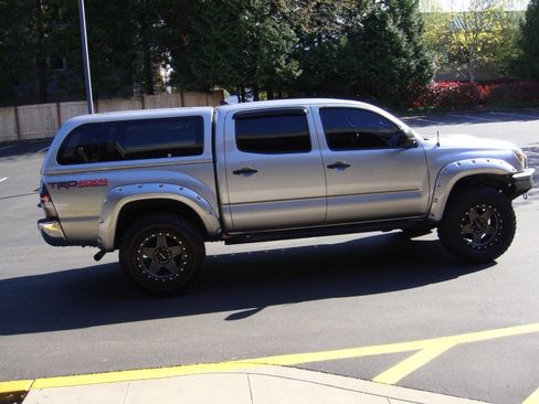 Used 2015 Toyota Tacoma 4x4 Double Cab w/ TRD Off-Road Package image 2