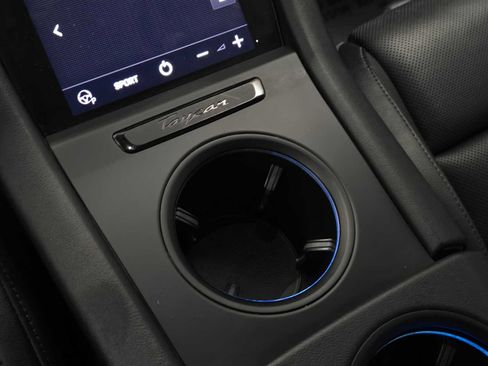 Used 2022 Porsche Taycan image 32