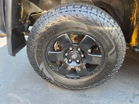 Used 2007 Toyota FJ Cruiser 4WD image 12