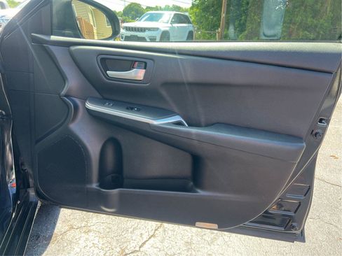 Used 2015 Toyota Camry SE FWD image 14