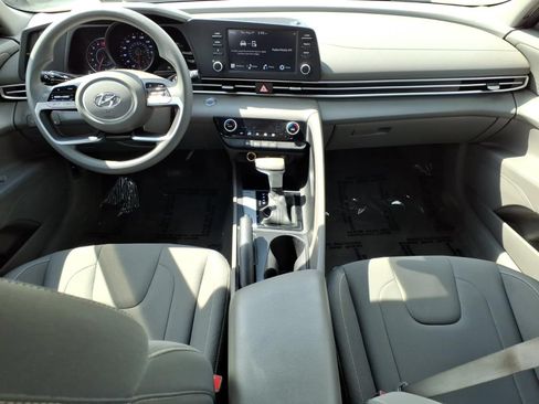 Used 2023 Hyundai Elantra SEL w/ Preferred Accessory Package FWD image 11