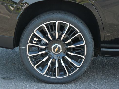 New 2026 Chevrolet Tahoe High Country AWD/4WD image 13