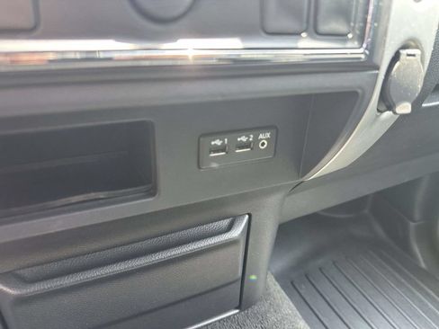 Used 2019 Nissan Titan SV AWD/4WD image 22