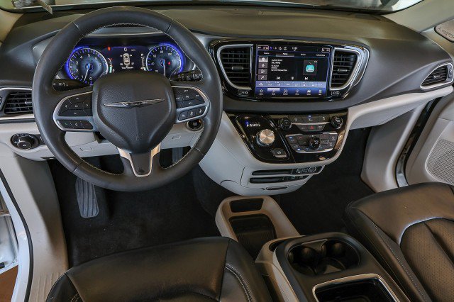Used 2022 Chrysler Pacifica Touring-L FWD image 22