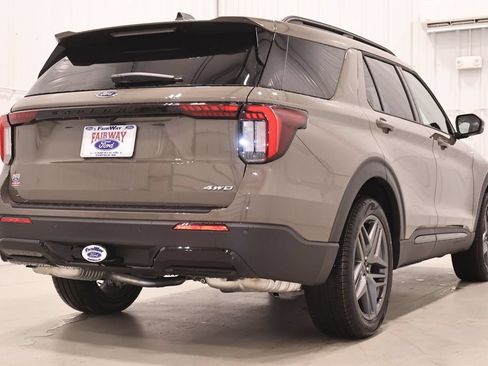 New 2026 Ford Explorer ST-Line w/ ST-Line Street Pack AWD/4WD image 9