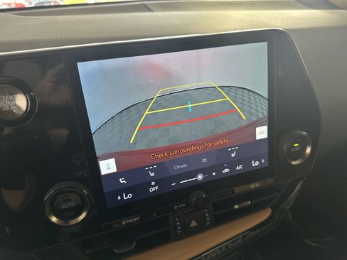 Used 2023 Lexus NX 250 FWD w/ Towing Package (2000 Lbs) image 17