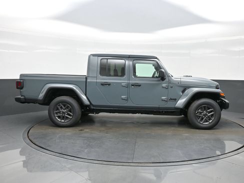 New 2026 Jeep Gladiator Sport AWD/4WD image 10