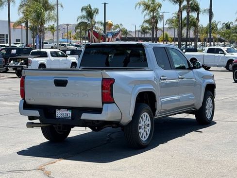 Used 2026 Toyota Tacoma SR5 AWD/4WD image 5