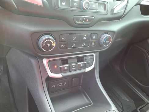 Used 2023 GMC Terrain SLE w/ Elevation Edition image 19