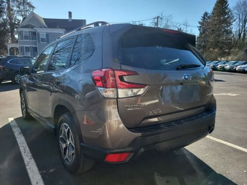 Used 2023 Subaru Forester Premium image 6