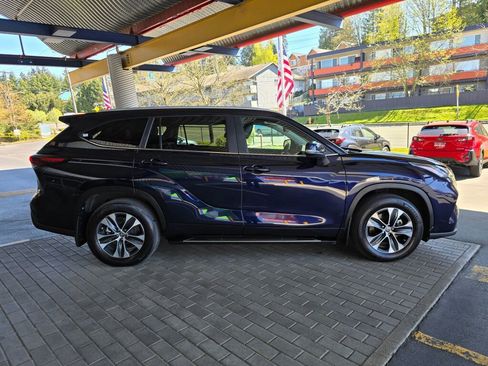 Used 2024 Toyota Highlander XLE image 4
