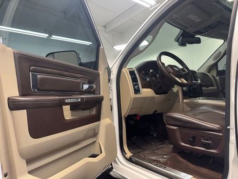 Used 2018 RAM 1500 Laramie Longhorn AWD/4WD image 11