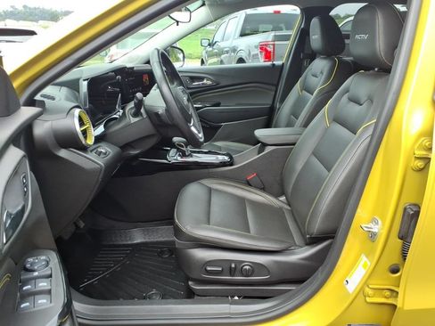 Used 2025 Chevrolet Trax ACTIV FWD image 11