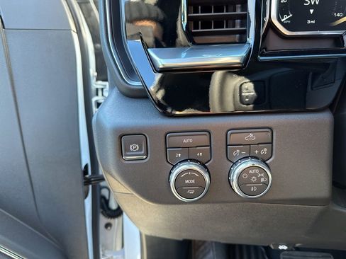 New 2026 GMC Sierra 1500 Elevation image 14
