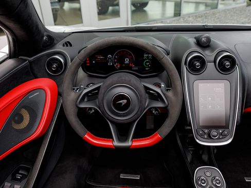 Used 2019 McLaren 570S Spider image 29