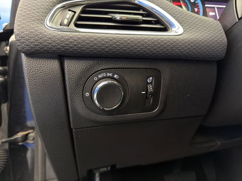 Used 2017 Chevrolet Cruze LT w/ Convenience Package image 15