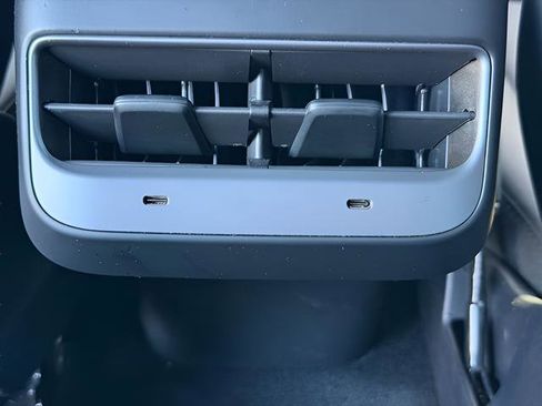 Used 2025 Tesla Model Y Long Range image 40