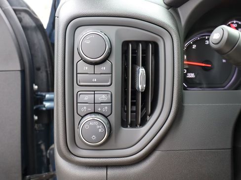 Used 2024 Chevrolet Silverado 2500 Custom w/ Custom Value Package image 16