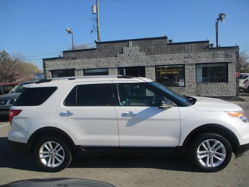 Used 2012 Ford Explorer XLT FWD image 2