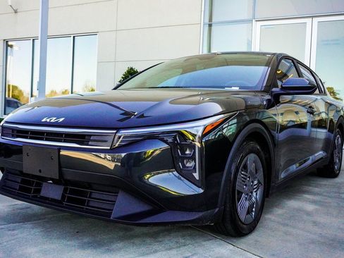 Used 2025 Kia K4 LX image 3