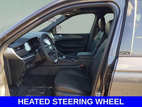 New 2025 Jeep Grand Cherokee Altitude RWD image 10