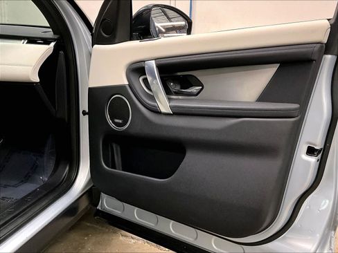 Used 2023 Land Rover Discovery Sport SE image 26