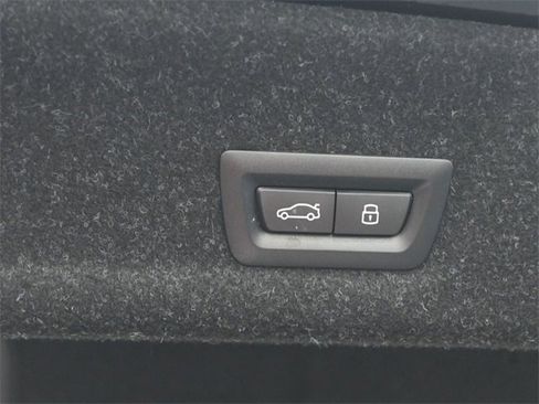 New 2026 BMW 330i Sedan w/ M Sport Package image 25