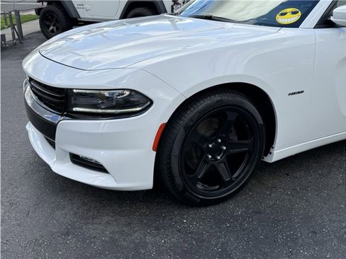 Used 2018 Dodge Charger R/T image 11