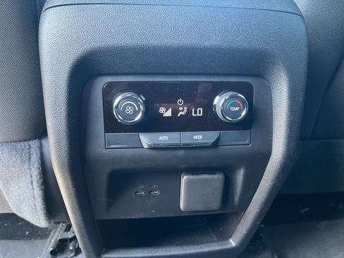 Used 2025 Chevrolet Traverse LT w/ Midnight/Sport Edition AWD/4WD image 17