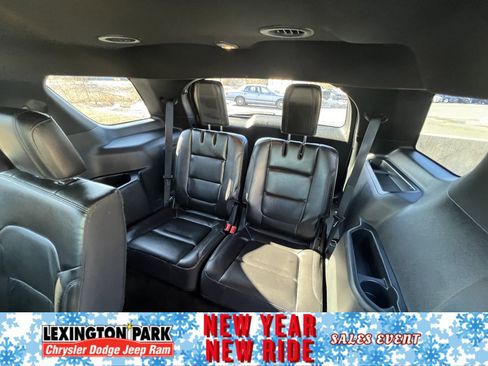 Used 2018 Ford Explorer XLT w/ Equipment Group 202A image 14