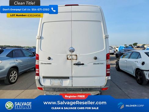 Used 2011 Freightliner Sprinter 2500 RWD image 8