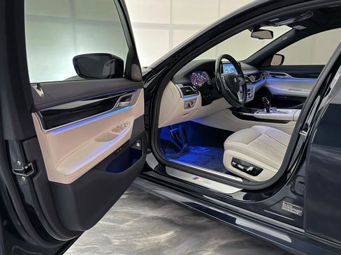 Used 2019 BMW 750i xDrive w/ M Sport Package AWD/4WD image 17