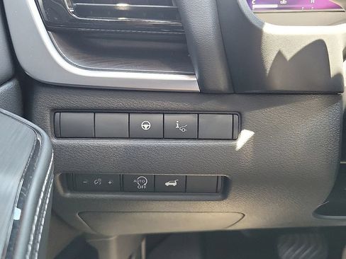 Used 2023 Nissan Rogue Platinum w/ Platinum Premium Package FWD image 13