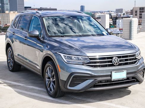 Used 2022 Volkswagen Tiguan SE image 3