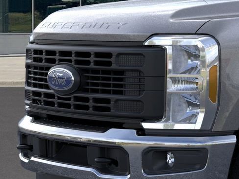 New 2025 Ford F350 XL w/ XL Chrome Package image 17