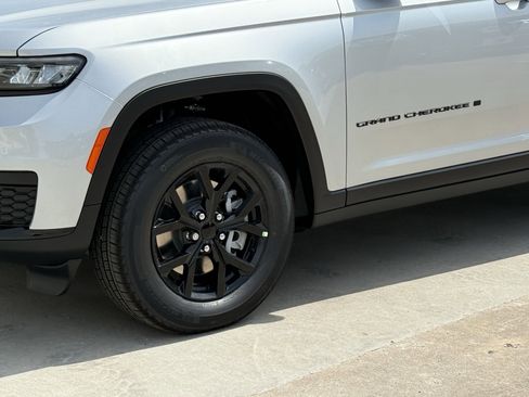 New 2025 Jeep Grand Cherokee L Altitude image 8