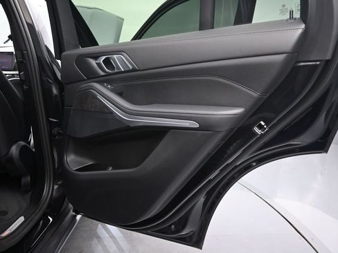 Certified 2025 BMW X5 sDrive40i w/ Climate Comfort Package RWD image 23
