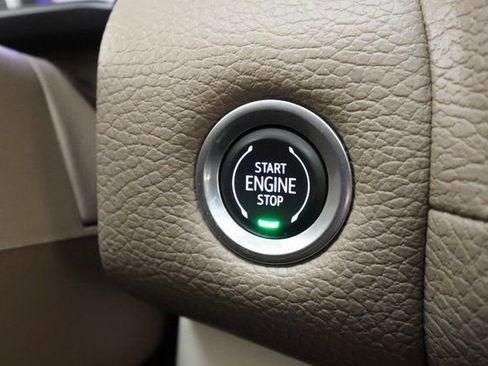 Used 2021 GMC Yukon Denali w/ Denali Premium Package image 16