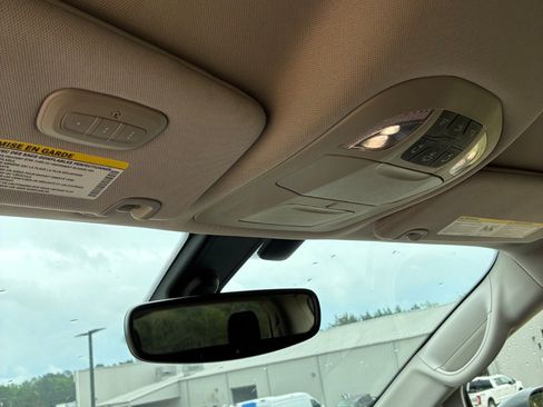 Used 2020 Chrysler Pacifica Touring-L image 17