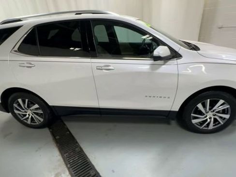 Used 2022 Chevrolet Equinox Premier AWD/4WD image 9