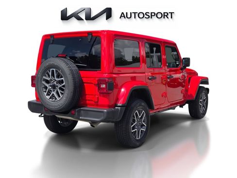 Used 2025 Jeep Wrangler Unlimited Sahara AWD/4WD image 8