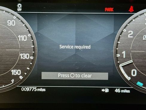 Used 2025 Land Rover Defender 110 X-Dynamic SE AWD/4WD image 11