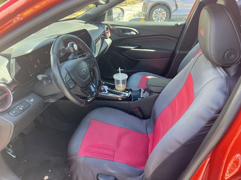 Used 2024 Chevrolet Trax RS w/ Sunroof Package image 15