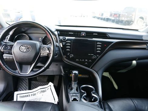 Used 2020 Toyota Camry XLE image 13