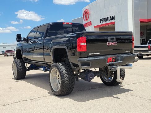 Used 2017 GMC Sierra 2500 Denali w/ Duramax Plus Package AWD/4WD image 3
